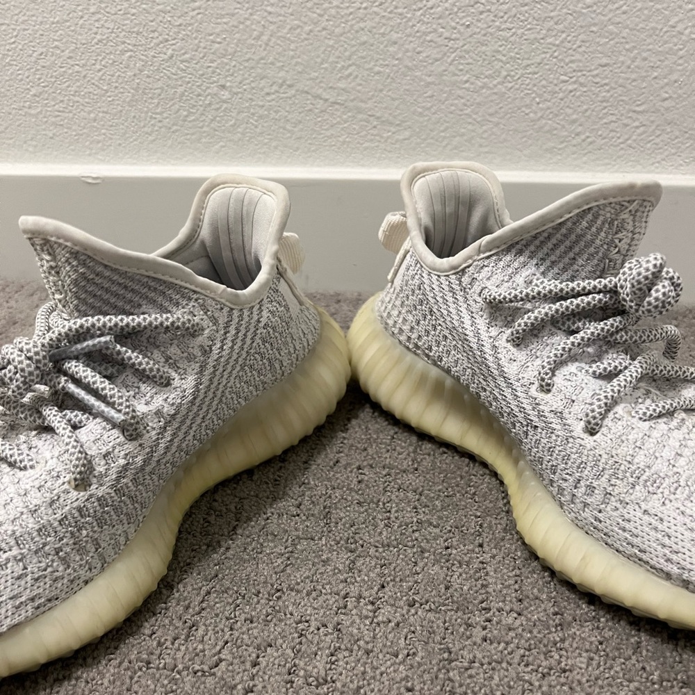 Yeezy 350 shoes - Picture 2 of 7